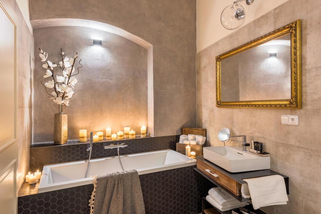 Hotel apartamentowy Mooo By The Castle Praga