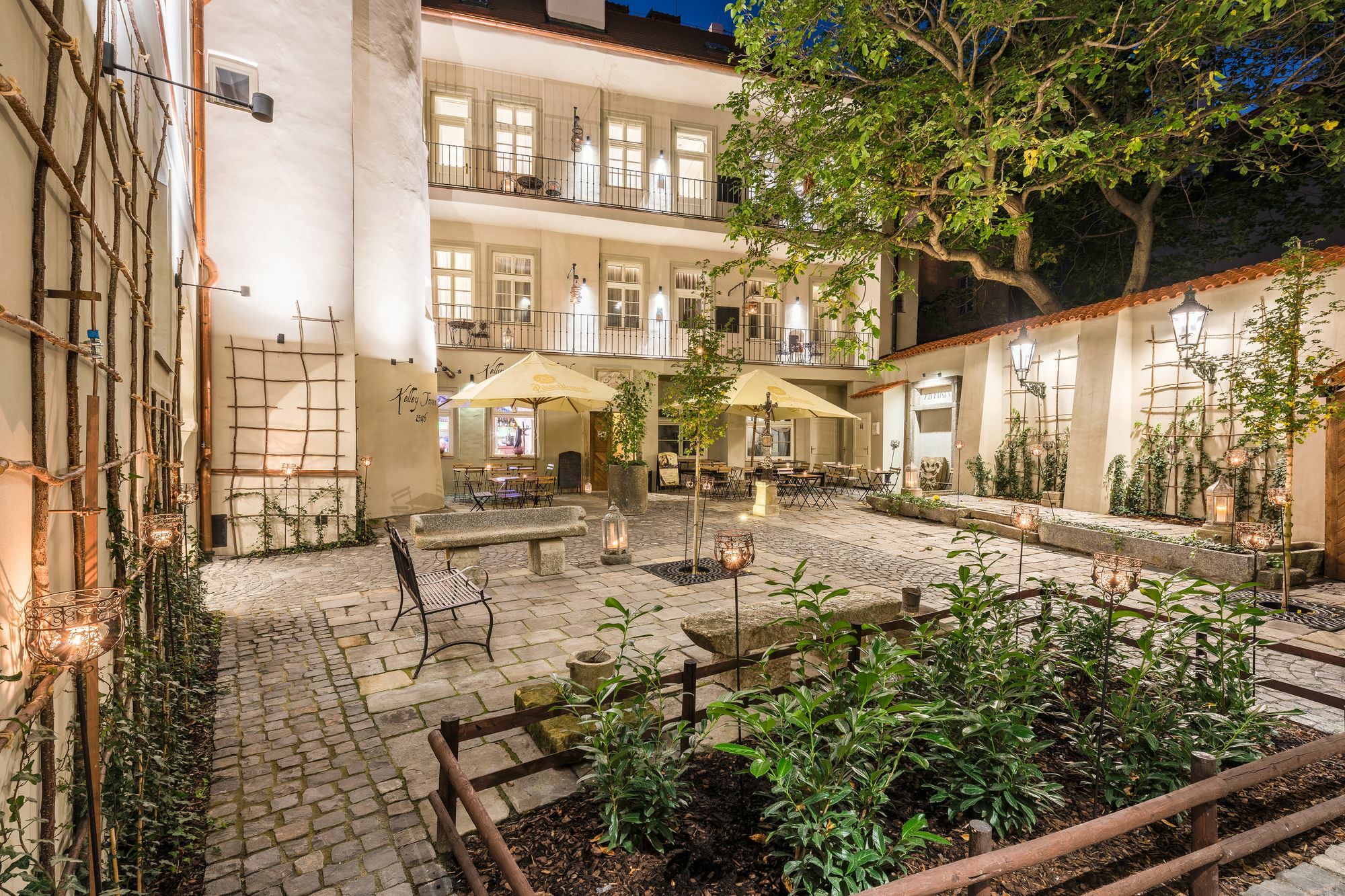Mooo By The Castle Hotel apartamentowy Praga